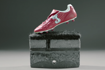 Joma, pionnière de la couleur dans les chaussures de football